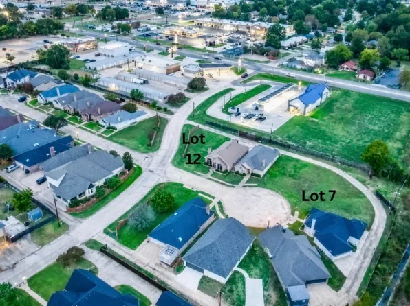 4255 Primrose Ln, Paris, TX 75462