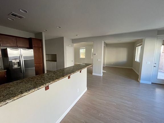 Kitchen breakfast bar