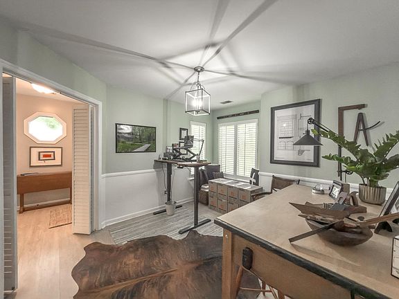 3rd image of 202 Gibbon Ct
