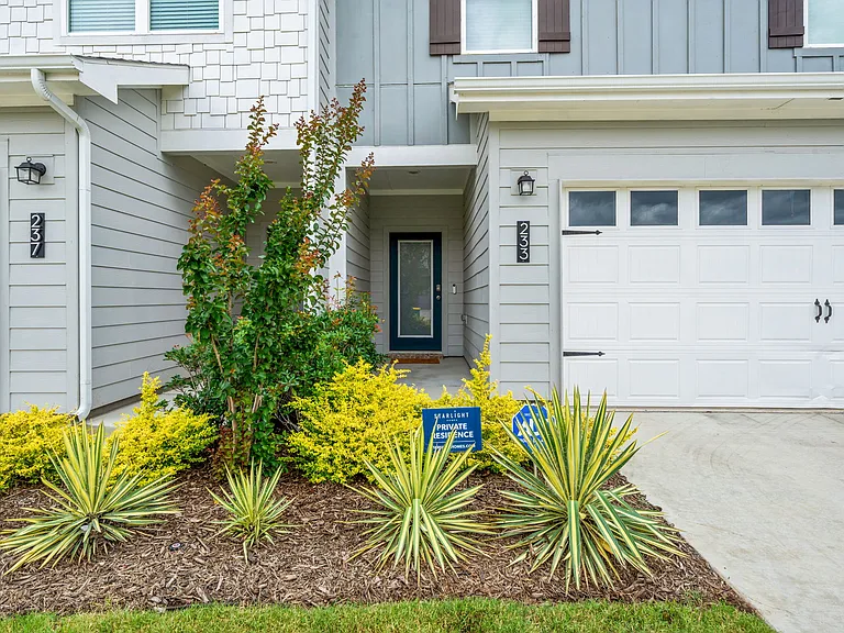 233 Berthe Ct — Photo 10