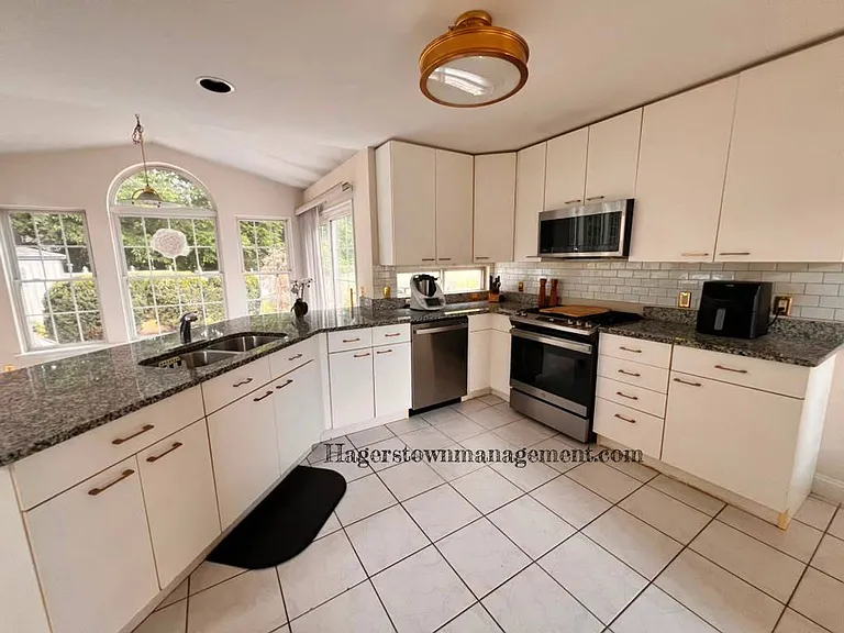 11507 Rolling Green Ct — Photo 14