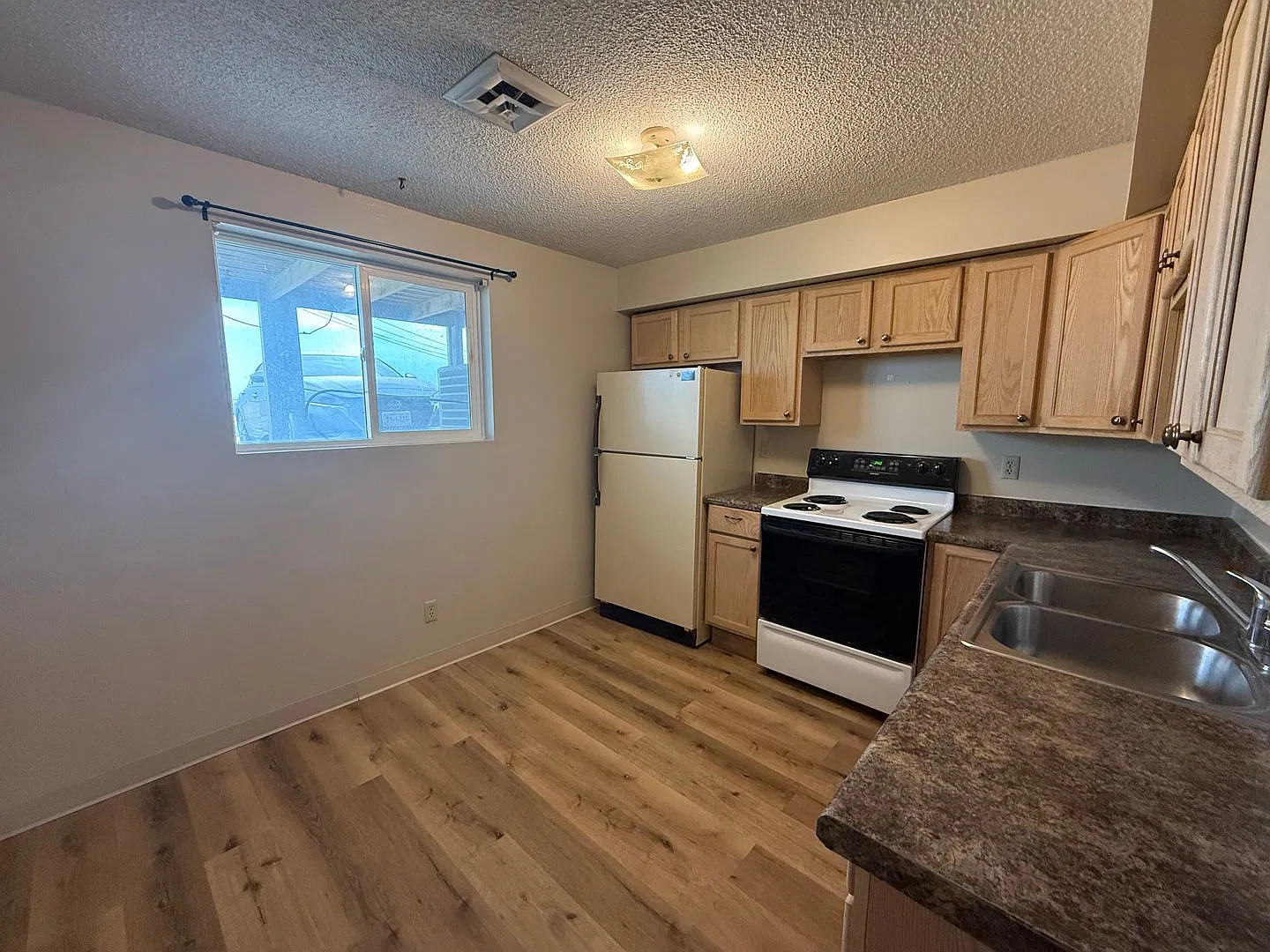 Thompson - 240 Margaret Drive — Photo 2