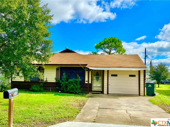 213 Sandra St, Edna, TX 77957