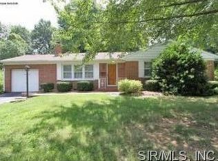 912 Forest Hill Dr, Belleville, IL 62221