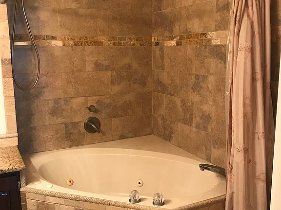 Hall Jacuzzi/rain shower