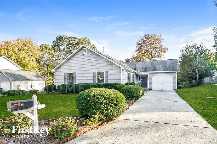 3 bed, 2.0 bath, 1638 sqft, $1,755 — Photo 2