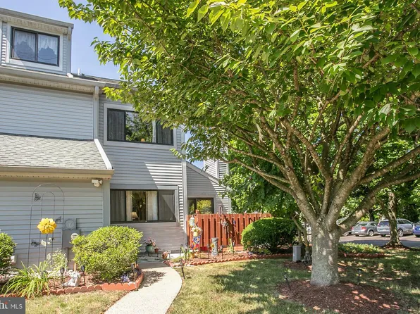 102 Adams Rd #L-402, Harleysville, PA 19438