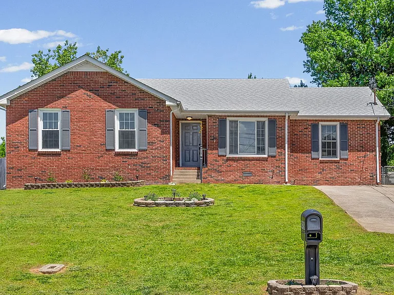 1409 Janet Way Dr — Photo 2