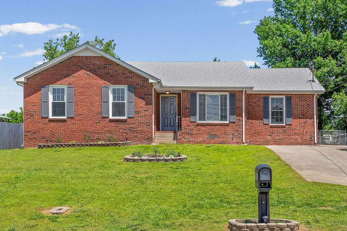 Building Photo - 1409 Janet Way Dr