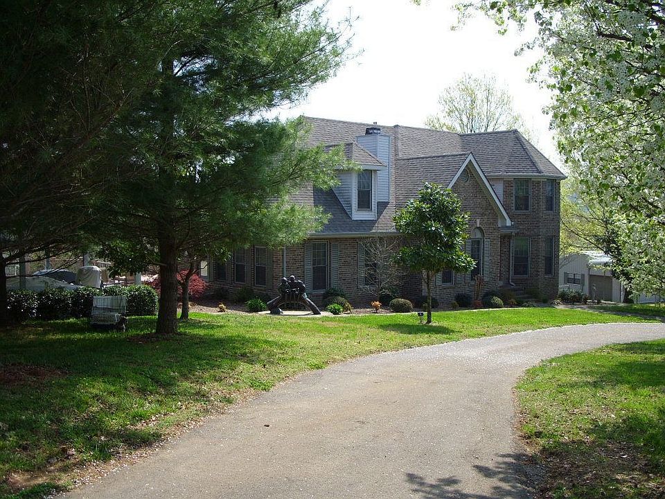 Coming in on circle drive.