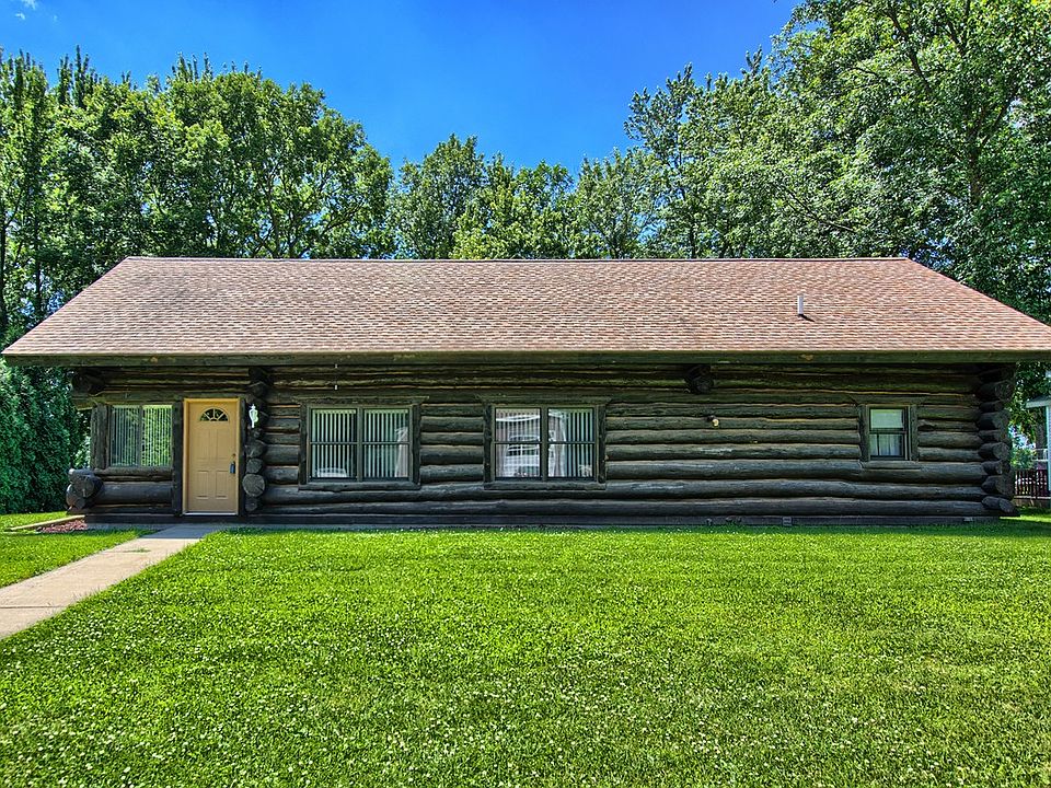 1st image of 9040 Lake Forest Dr