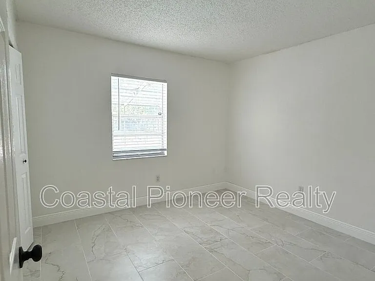 18306 Crawley Rd — Photo 24