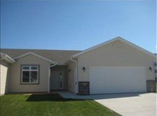 621 Ashley Ln SE, Owatonna, MN 55060