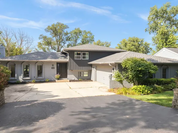 17W204 Orchard Pl, Oakbrook Terrace, IL 60181