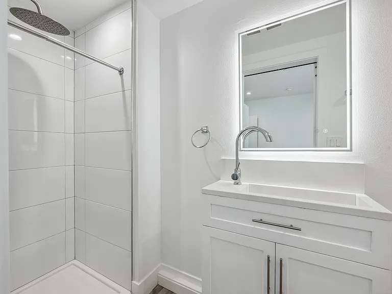 1270 Rolland Curtis Pl — Photo 10