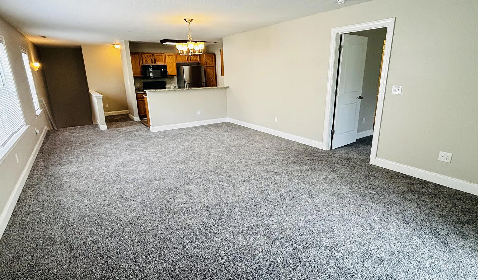 3 bed, 2.0 bath, 1413 sqft, $1,895 — Photo 3