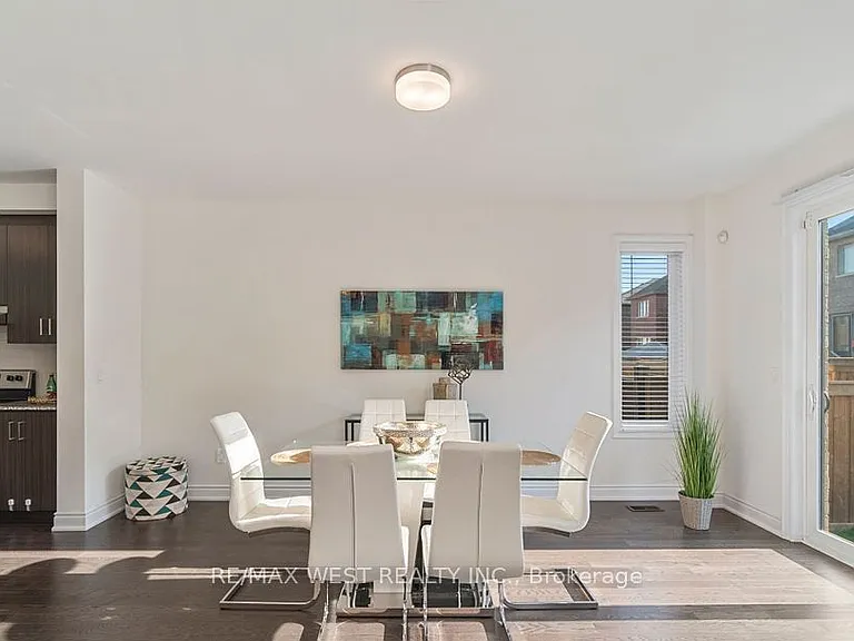 2132 Wilson St — Photo 8