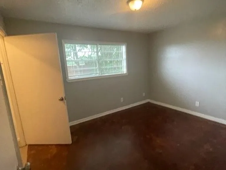 307 Canada St — Photo 8