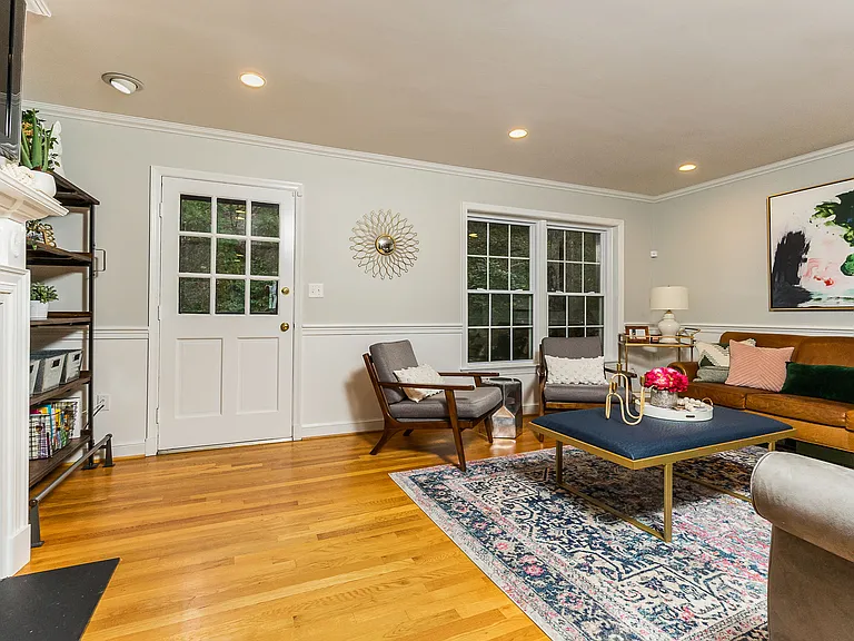 2320 Sanford St — Photo 11