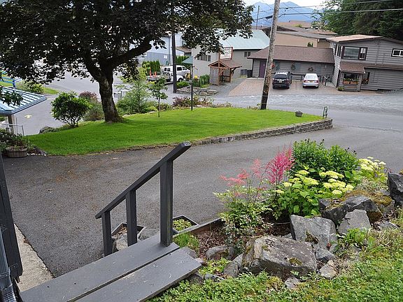 Steps driveway to Apartment