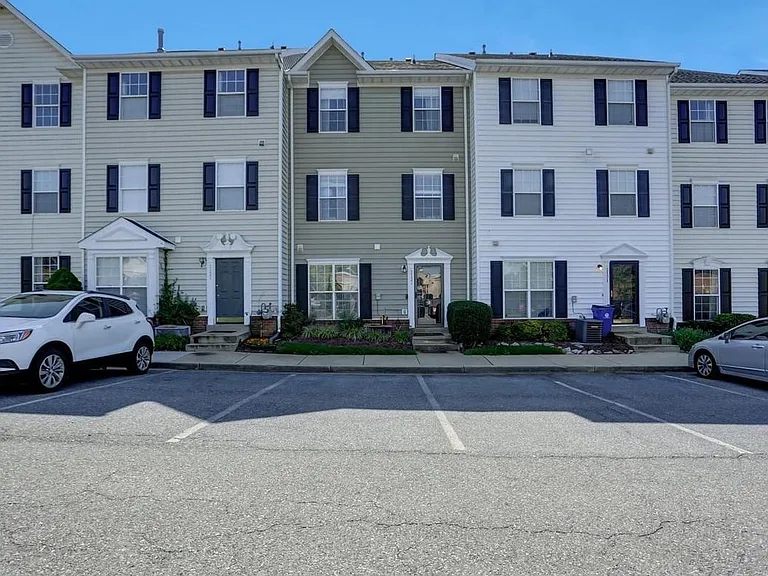 2133 Bristol Dr #3 — Photo 1