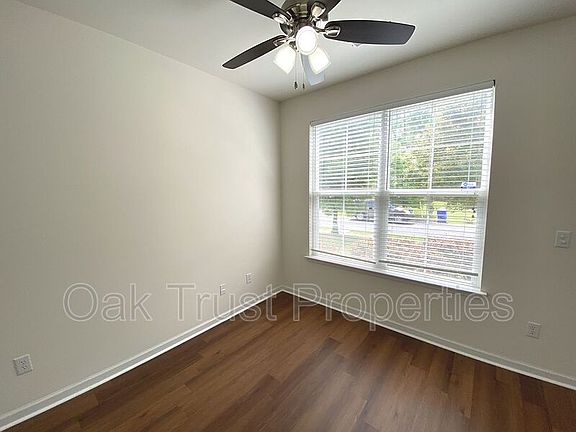 4th image of 3037 Nantuckett Ave