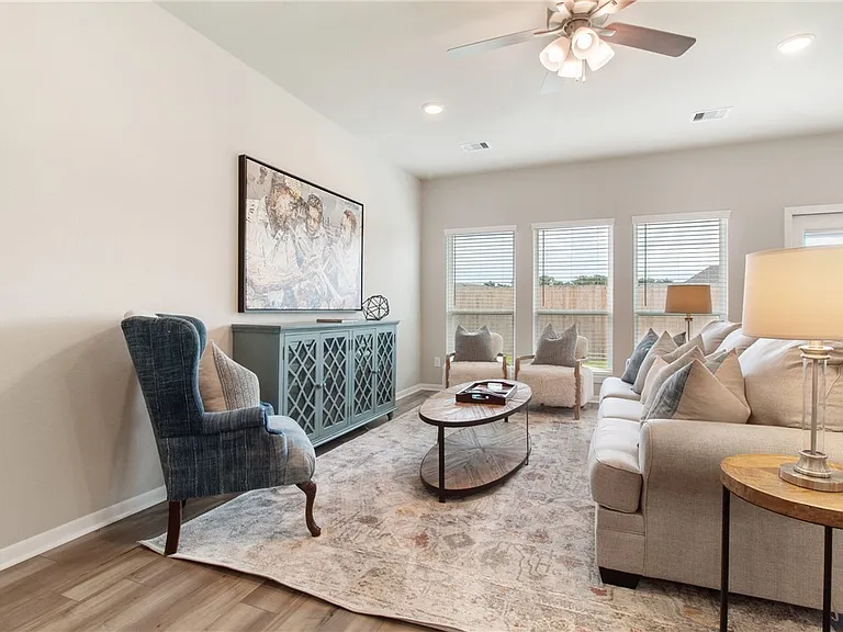 5322 Lyle Pl — Photo 6