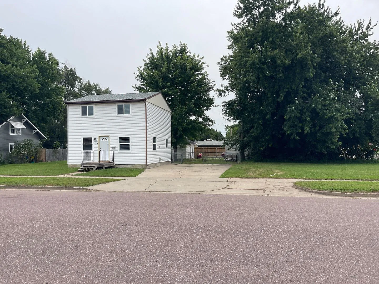 3 bed 2 bath newly remodeled single family home near downtown! — Photo 3