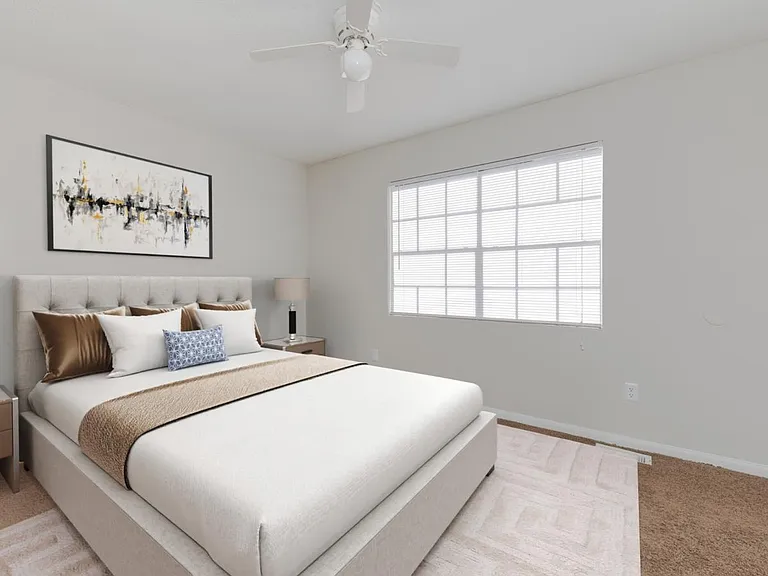 Country Club Apartments — Photo 7