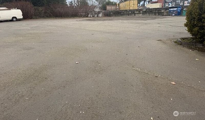 4th image of 6220 29th Street NE