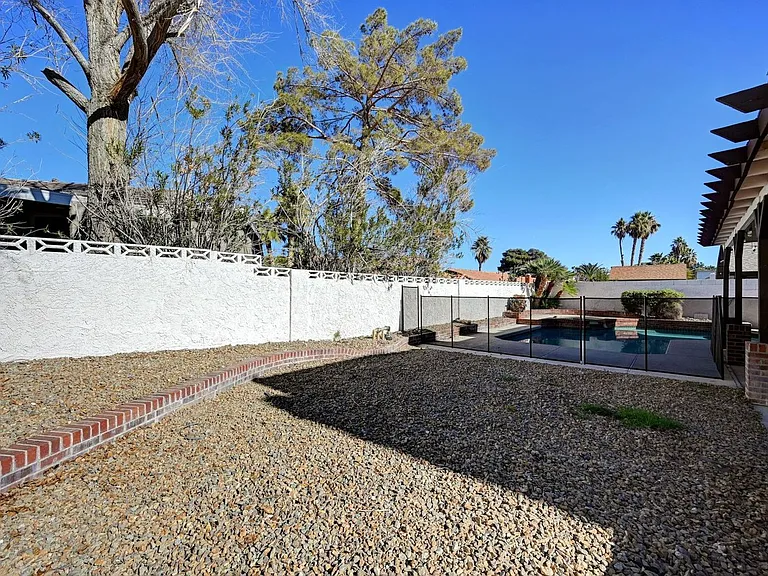 2247 Marlboro Dr — Photo 6
