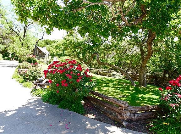 5th image of 1602 Crow Creek Dr