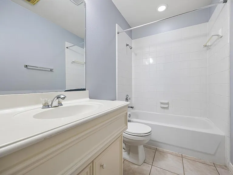 1026 Van Buren St — Photo 15