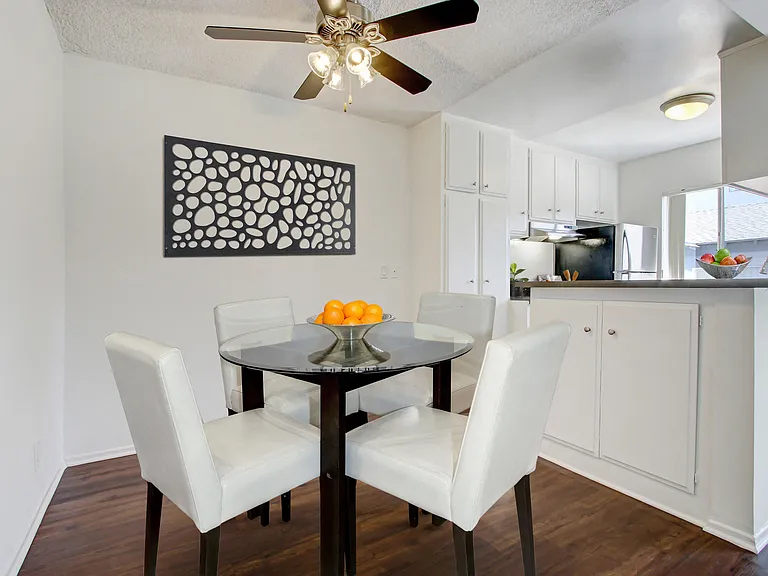 Sawtelle Apartments — Photo 23