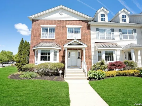158 Brattle Circle #158, Melville, NY 11747