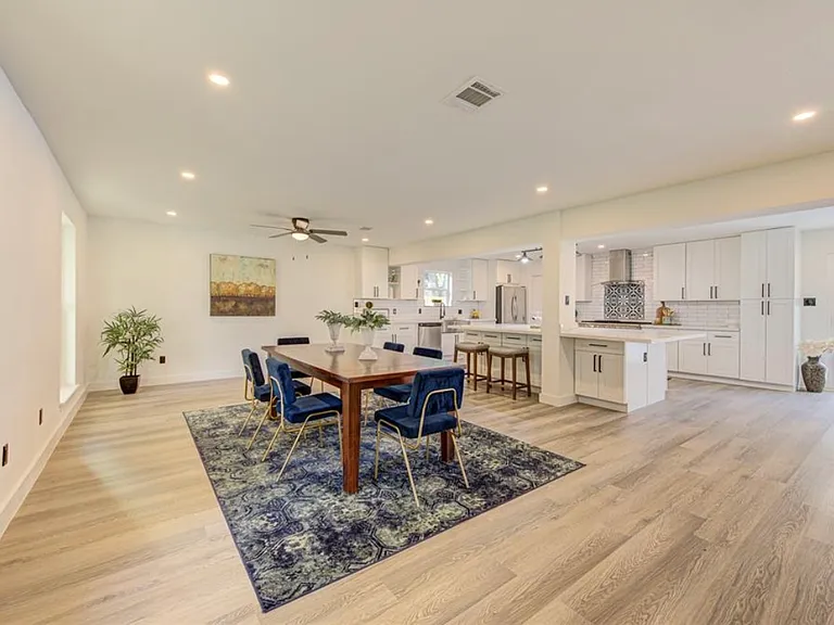 11010 Wickersham Ln — Photo 7