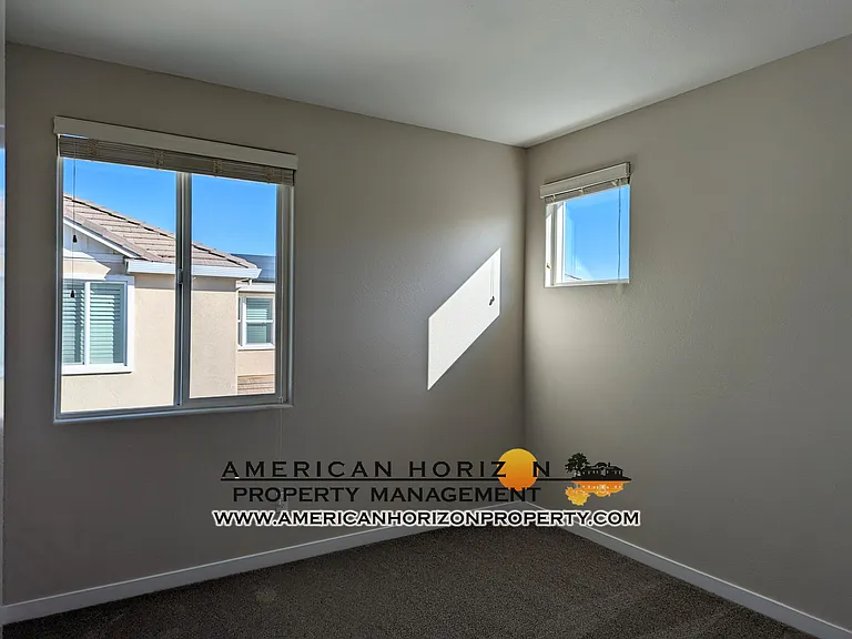 4849 Holden Dr — Photo 15
