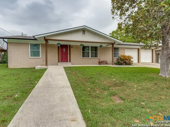 608 Creek Dr, New Braunfels, TX 78130