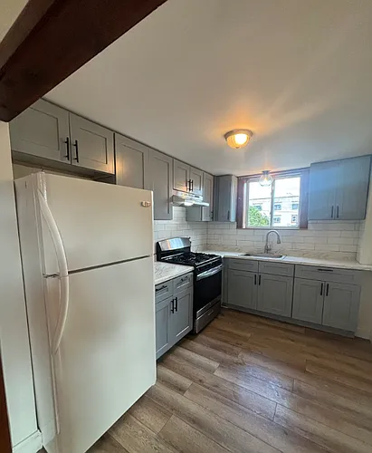 90 Montaup St Photo 1