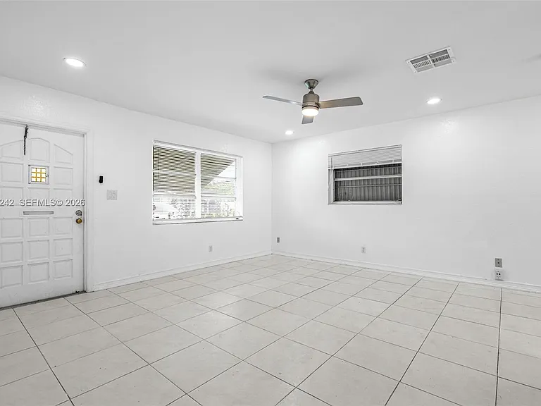 7505 NW 58th St — Photo 5