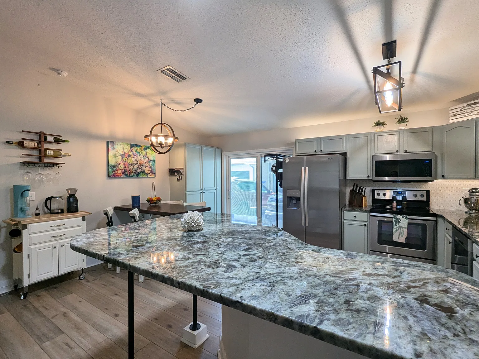 3 bed, 1200 sqft, $3,525 — Photo 1