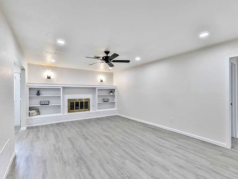 512 N Morgan Dr — Photo 17