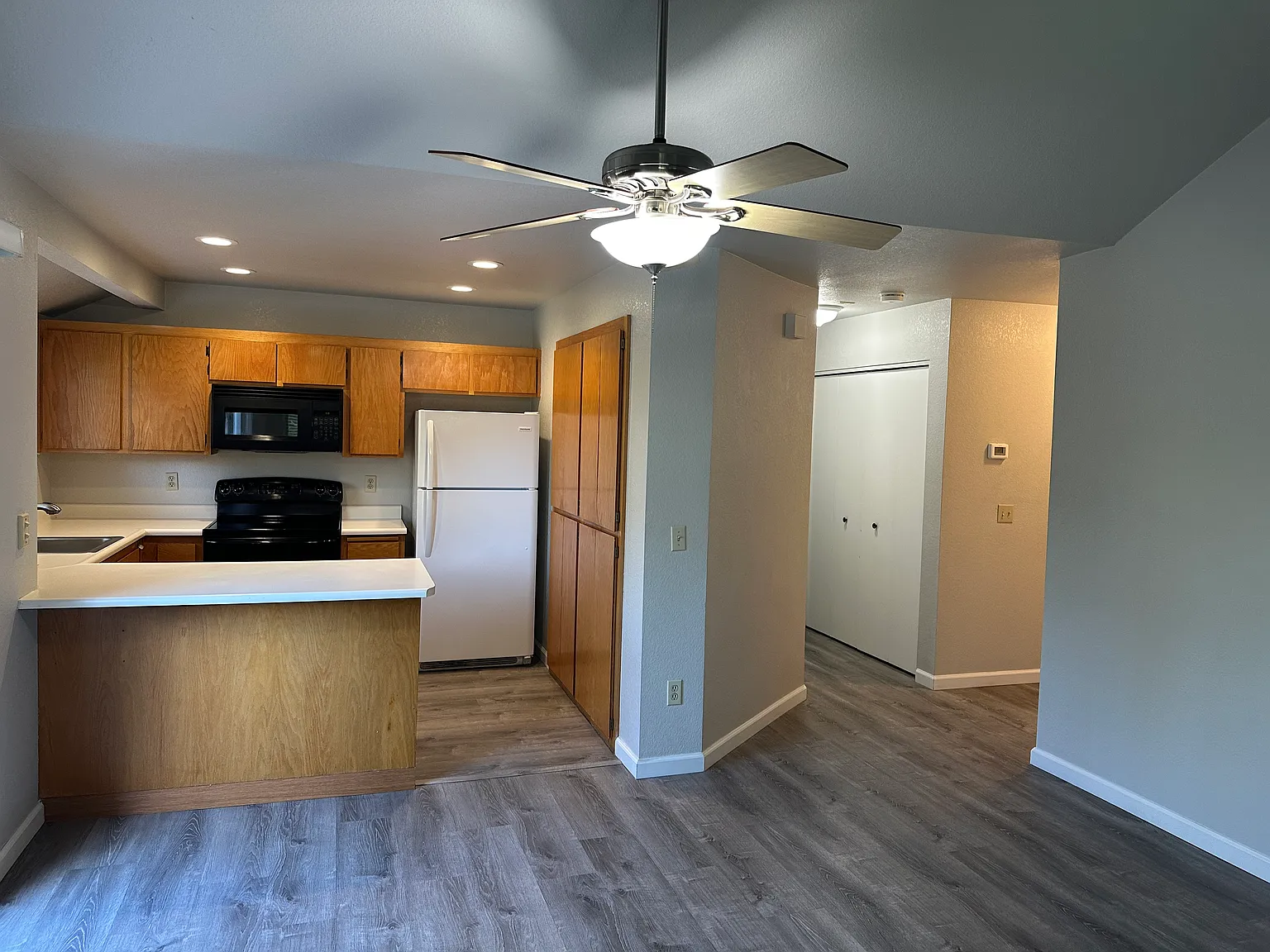 2 bed, 1061 sqft, $2,340 — Photo 3