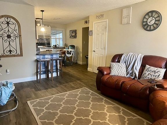 4th image of 300 Bernard Dr