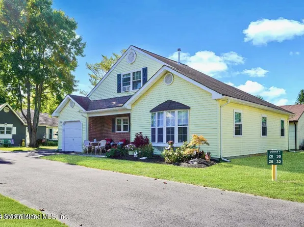 26 Jaffreyton Close, Freehold, NJ 07728
