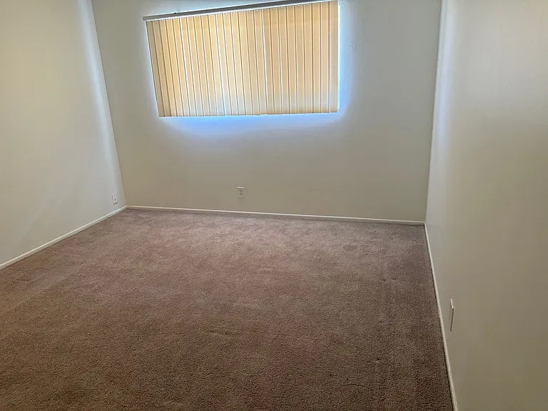 6851-67-63 Whitsett Ave — Photo 11