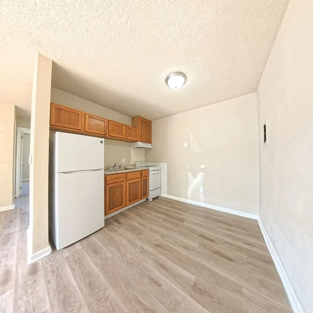24th St Apartments — Photo 4