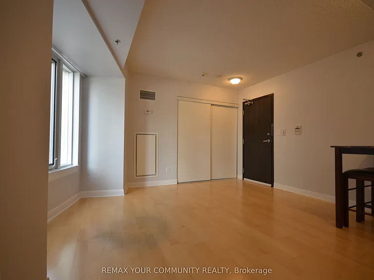 210 Victoria St #707 — Photo 2