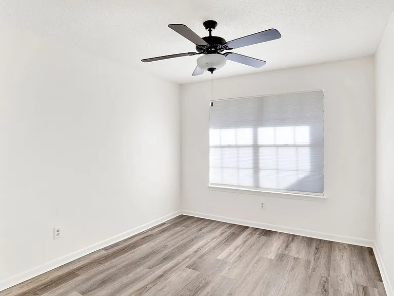 1382 Fairchild St #B — Photo 8