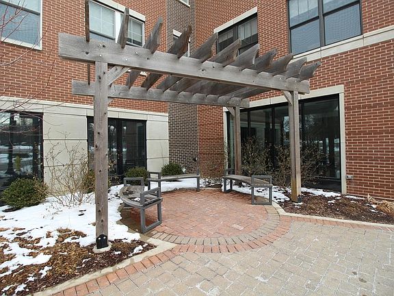 2nd image of 208 Park Ave #208